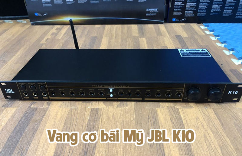 JBL K10 giao diện thân thiện, nút chỉnh được thiết kế chìm